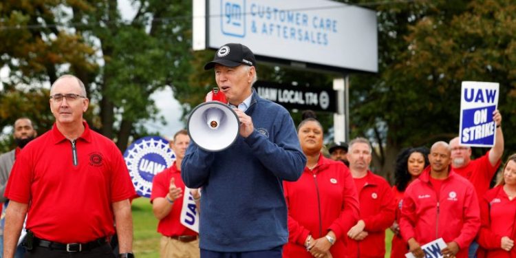 Biden and UAW’s Shawn Fain forge an uneasy alliance amid labor turmoil