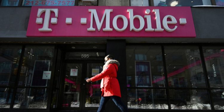 T-Mobile sued after employee stole nude images from customer phone during trade-in