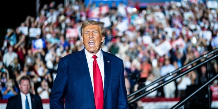 Trump flexes dominance with counter-programming to Republican debate