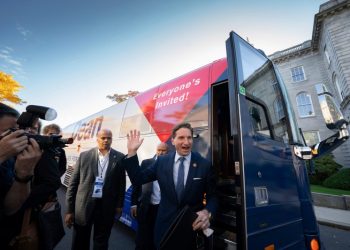 Democratic presidential candidate Phillips announces he won’t run for reelection in House