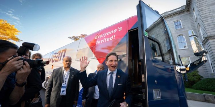 Democratic presidential candidate Phillips announces he won’t run for reelection in House