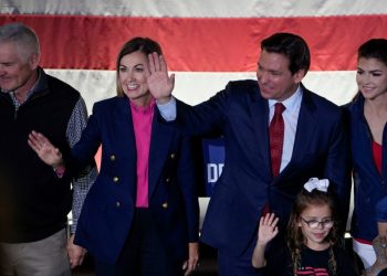 Iowa Gov. Reynolds hits back at Trump as she throws support to DeSantis