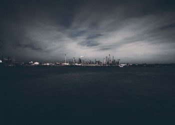 Trading Crude Oil Analysis: A Key Support Level Tightrope