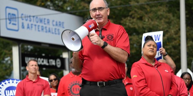 Thousands of autoworkers at Toyota, Honda and others move to unionize after UAW victory over the Big Three