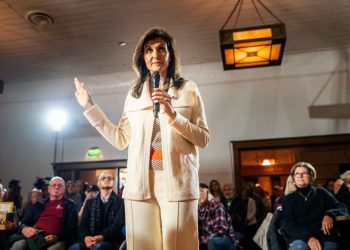 GOP’s Haley attracts non-Republicans — and accusations of playing both sides