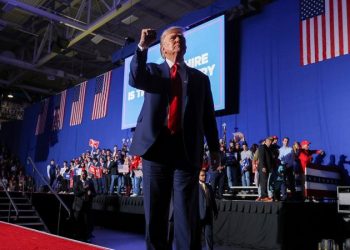 Chris Christie pushes back on calls to drop out of the race, takes aim at Trump in first major ad blitz