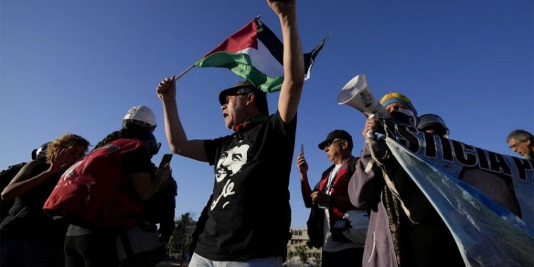 Chilean voters reject conservative-written constitution; will continue to run on Pinochet-era set of laws