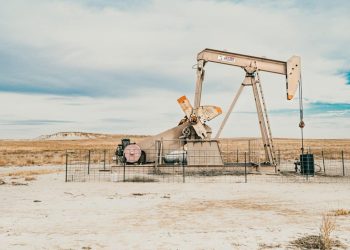 Oil and Natural Gas: Oil is close to testing the EMA50