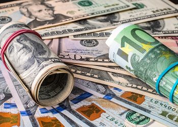 EURUSD and GBPUSD: EURUSD is climbing above 1.11300