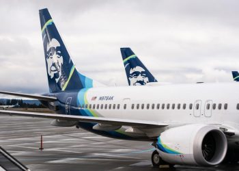 Hundreds of Alaska Airlines and United flights canceled after Boeing 737 Max 9 groundings