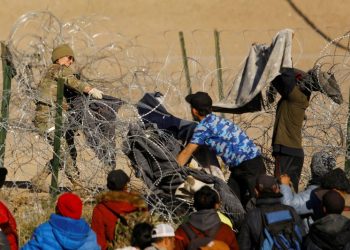 Supreme Court clears way for border agents to remove Texas wire barrier