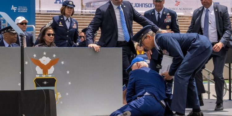 Disastrous polls prove Democrats need a backup plan for 2024