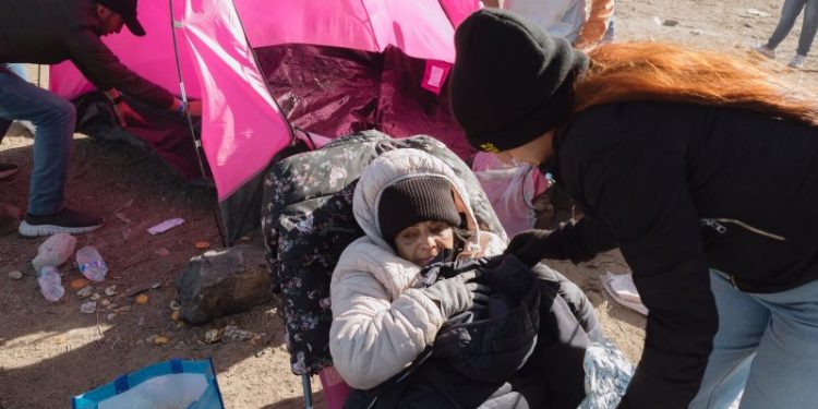 U.S. prepares to reopen southern border crossings as migrant numbers ease