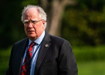 Top Biden strategists to leave White House for Biden campaign