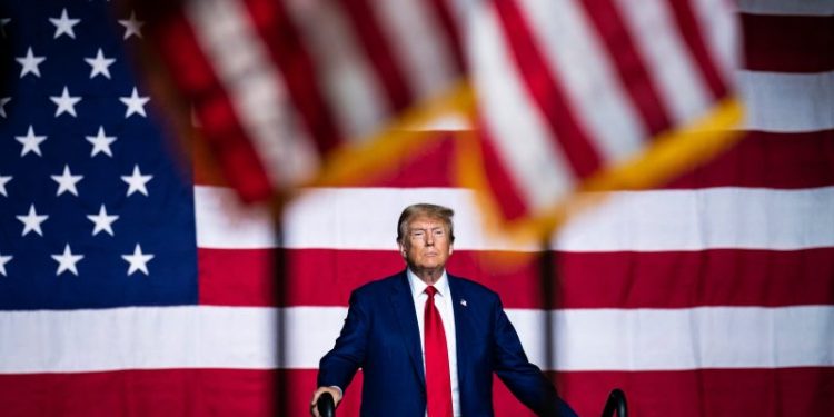 Trump skips Illinois loyalty oath promising not to overthrow government