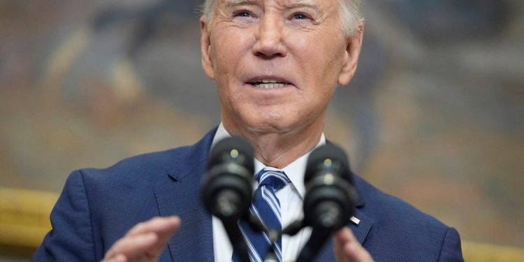 Biden, after Navalny’s death, says ‘no doubt’ that ‘Putin and his thugs’ were behind it