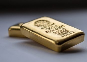 Gold Stays Steady: Trades Between $2,000-$2,050
