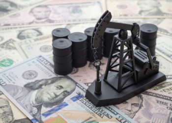 Brent Crude Drops to $83.35, WTI to $78.59 Amid Cuts