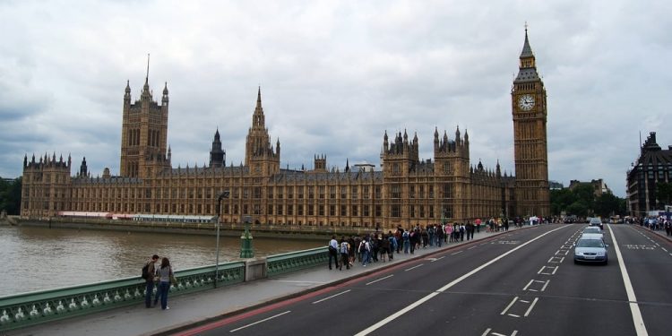 UK Inflation Steady at 4.0%, Easing Economic Fears