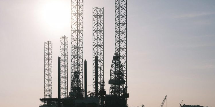 Oil and natural gas: Oil climbs to the $83.00 level again