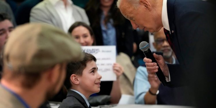 Biden offers advice to boy with stutter while campaigning in Milwaukee