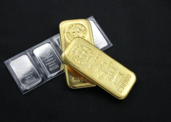 Gold and silver: Gold price dropped to $2146 this morning
