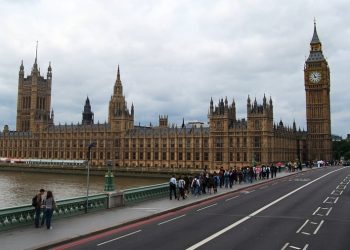 UK Labor Resilience: Unemployment Below 4% Amid Recession