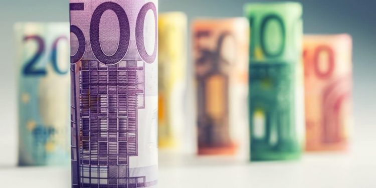 EURAUD in a bearish trend, EURNZD above the 1.80000 level