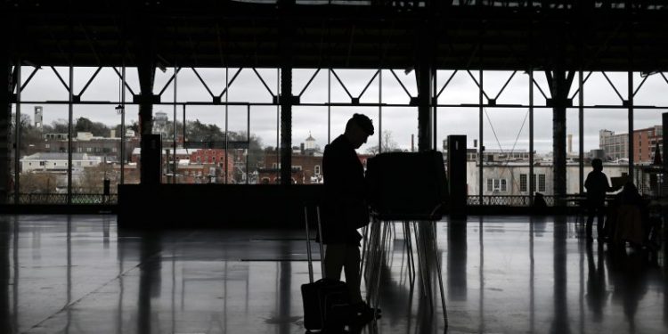 Voters think the nation is going off rails — just not in their state