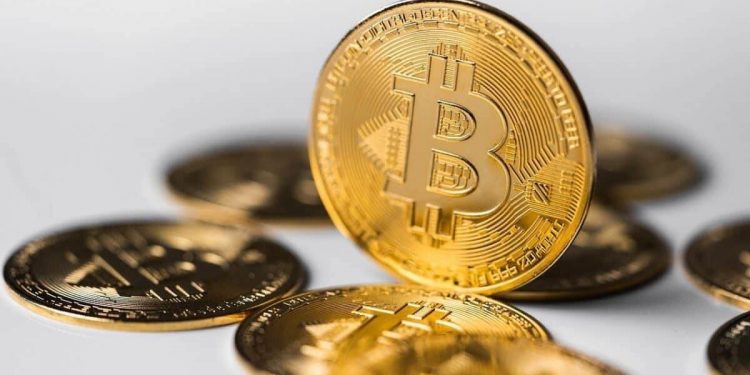 Bitcoin remains on the positive side above the $70,000 level