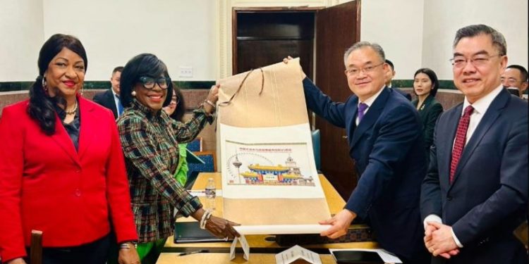 Dem mayor’s spox defends meeting with controversial Chinese diplomat who praised CCP