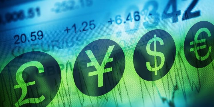 USD/JPY Trades at 151.70 Amid Key US Data Anticipation