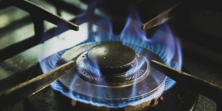 Natural Gas Futures Drop 2.15%, Shell Buys Pavilion Energy