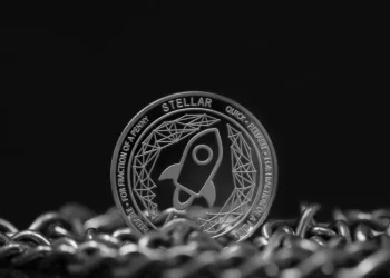 Stellar and Bitcoin Cash: Stellar bounced back to EMA 200 