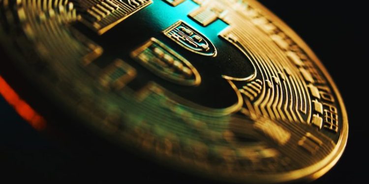 Bitcoin loses bullish momentum on Monday and drops again