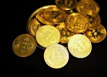 Crypto Market Update: Dormant Whale Offloads US$2.7B in Bitcoin, Market Cap Drops Below US$4T